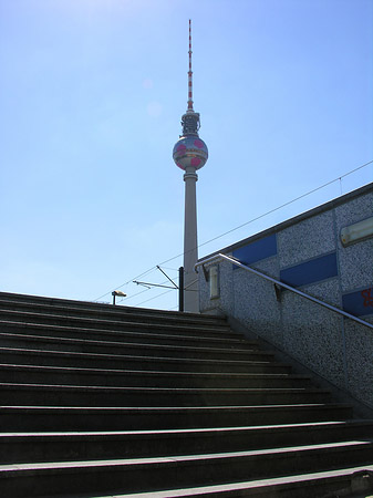 Fernsehturm von der Ostseite Fotos