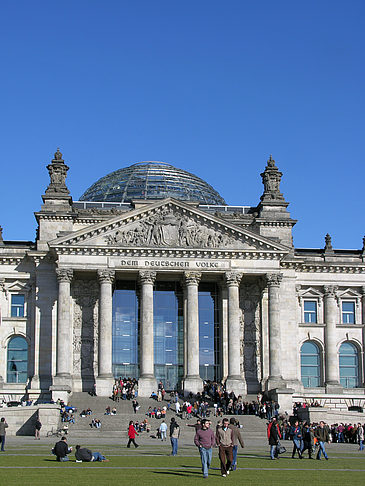 Touristen am Reichstag