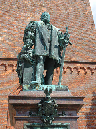 Fotos Joachim II Denkmal an der Nikolaikirche | Berlin