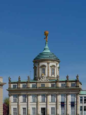 Rathaus mit Knobelsdorffhaus Foto 