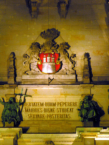 Fotos Stadtwappen am Rathaus