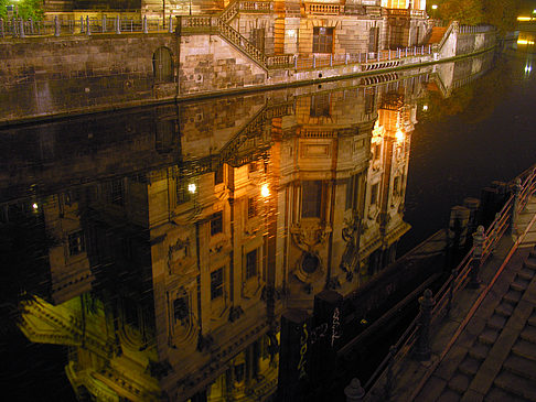 Berliner Dom bei Nacht Fotos