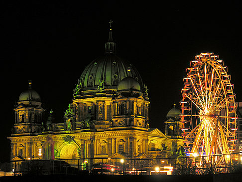 Foto Berliner Dom bei Nacht - Berlin