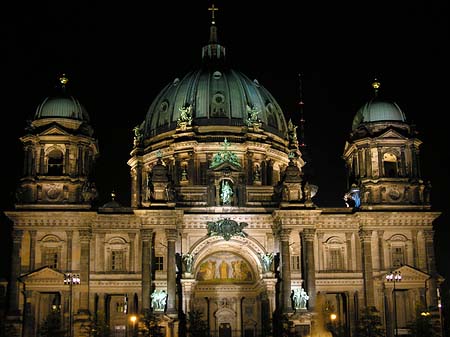 Foto Berliner Dom bei Nacht - Berlin