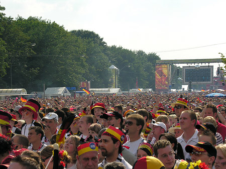 Fanfest - Menchenmasse Fotos