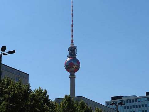 Fernsehturm von der Ostseite Foto 