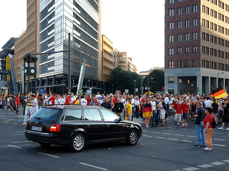 Autokorso am Potsdamer Platz Foto 