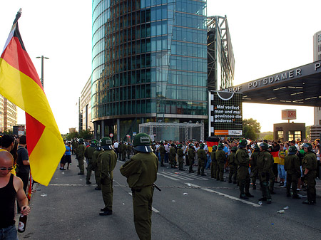 Fotos Straßenjubel am Potsdamer Platz | Berlin