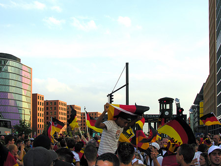 Fotos Straßenjubel am Potsdamer Platz | Berlin