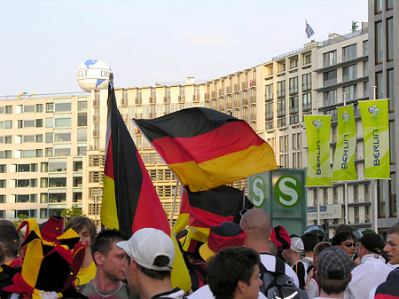 Fotos Straßenjubel am Potsdamer Platz | Berlin