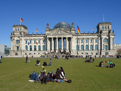 Touristen am Reichstag Foto 