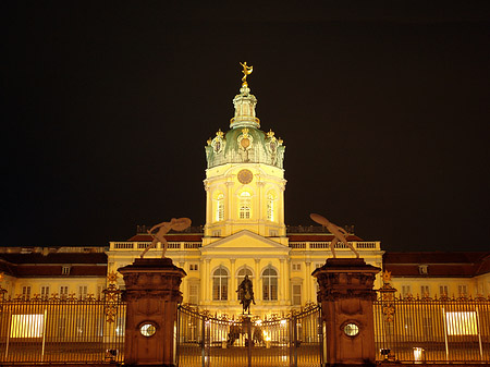 Eingang zum Schloss Charlottenburg Foto 