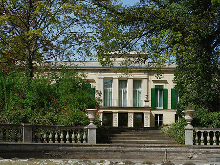 Hauptgebäude Fotos