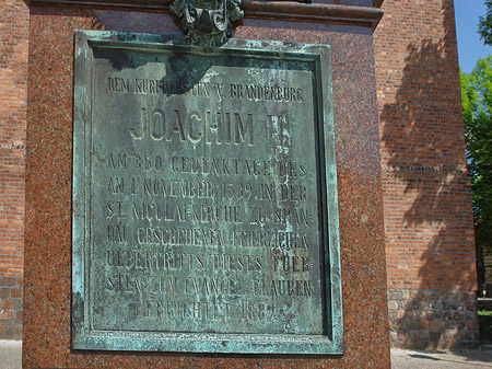 Joachim II Denkmal an der Nikolaikirche Foto 