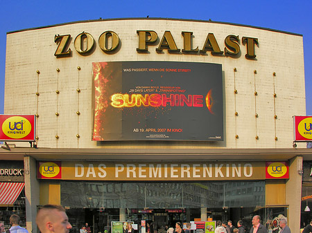 Eingang vom Zoo Palast Fotos