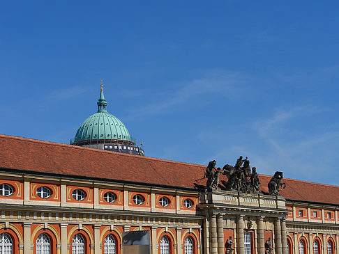 Filmmuseum mit Straße Foto 