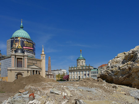 Baustelle und Rathaus Foto 