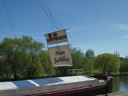 Schiff von der Seite Fotos