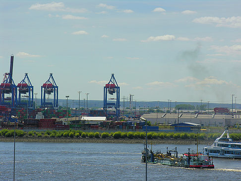 Altonaer Balkon mit Blick auf den Hafen