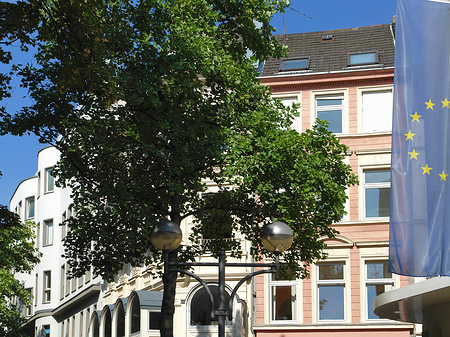 Mittelstraße mit Europafahne Foto 