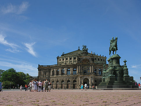 Foto König-Johann-Statue mit Semperoper