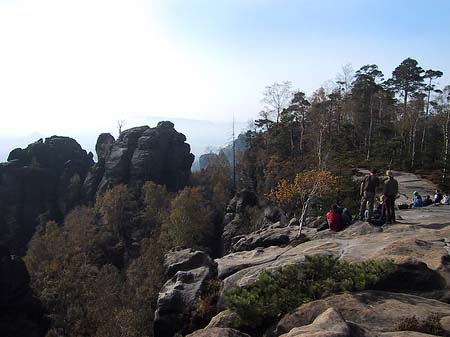 Felsen entlang der Wanderwege